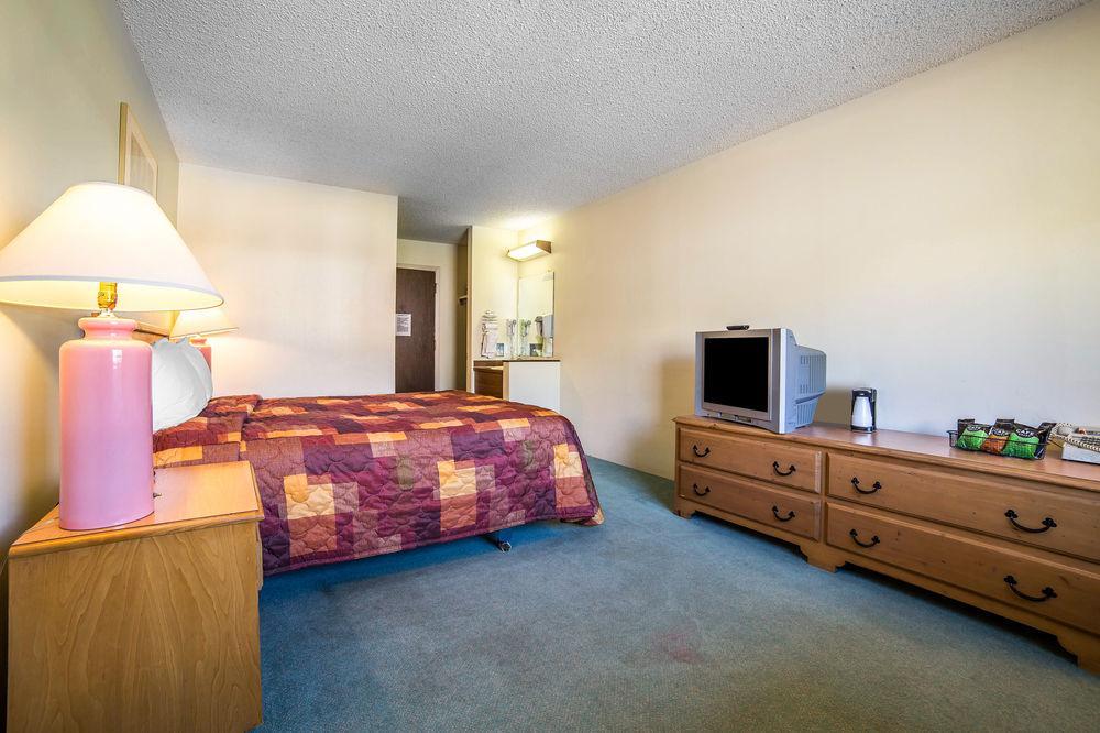 Rodeway Inn Billings Logan Intl Airport Near St Vincent Hospital Экстерьер фото